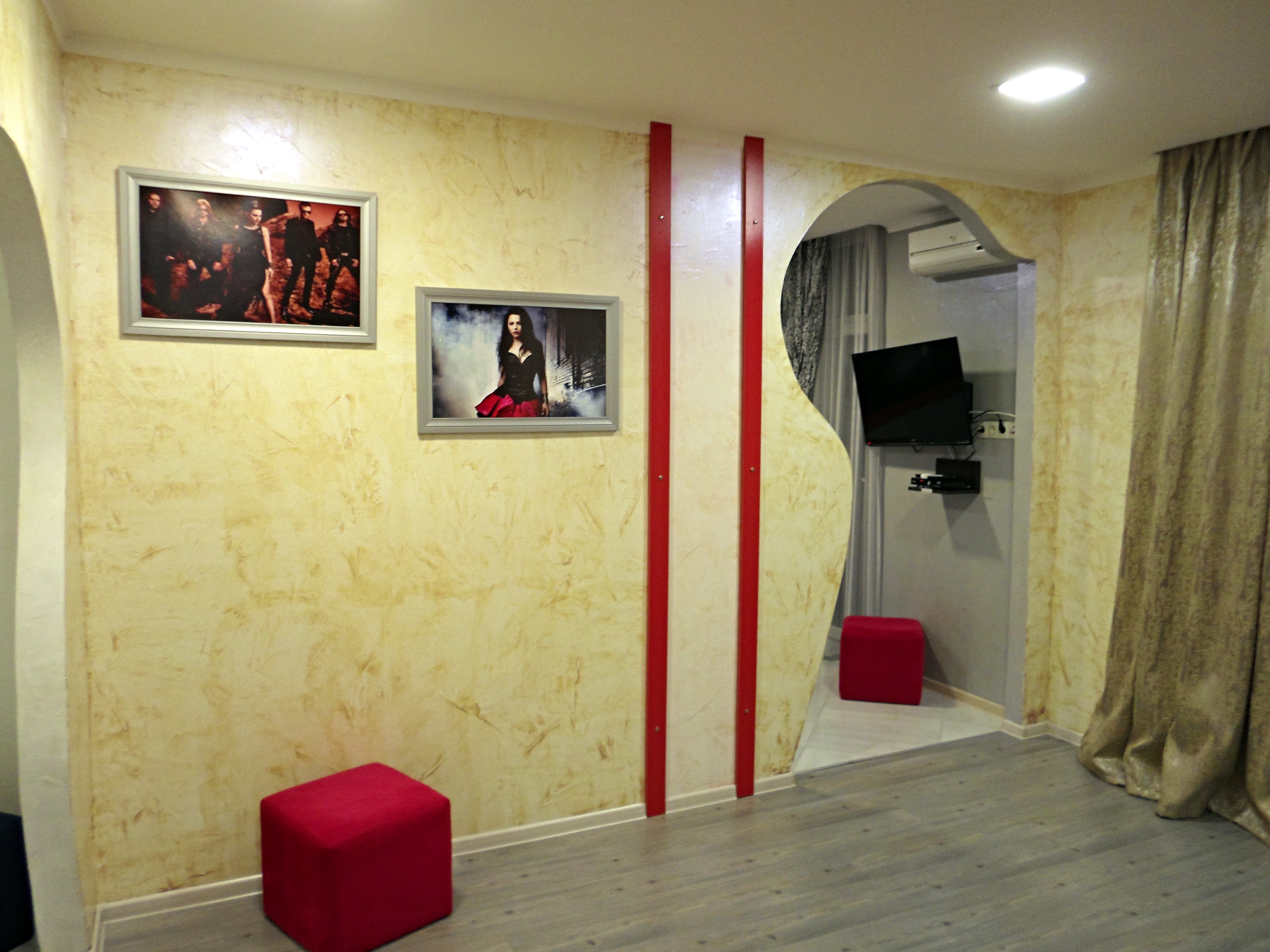 Rock Hotel First Line