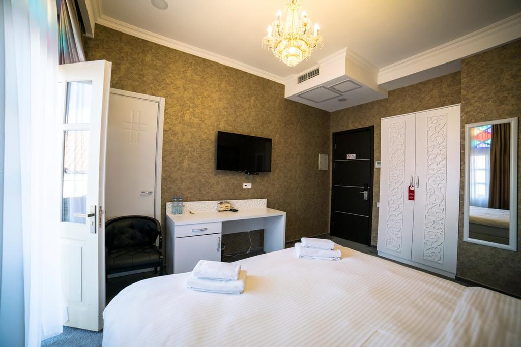 Aivani Hotel