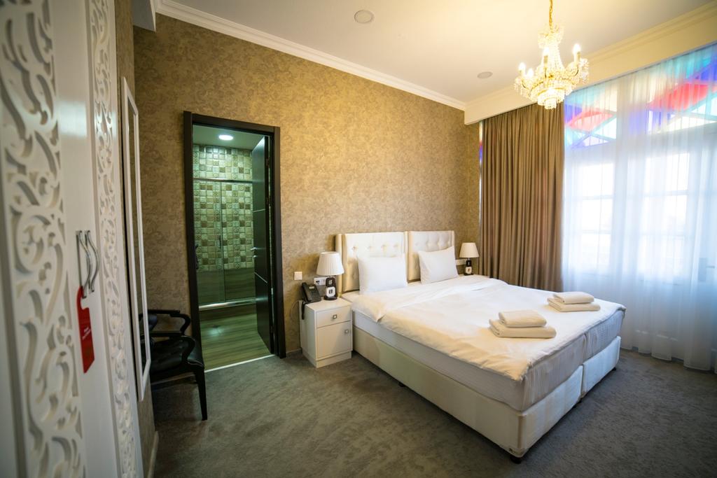 Aivani Hotel