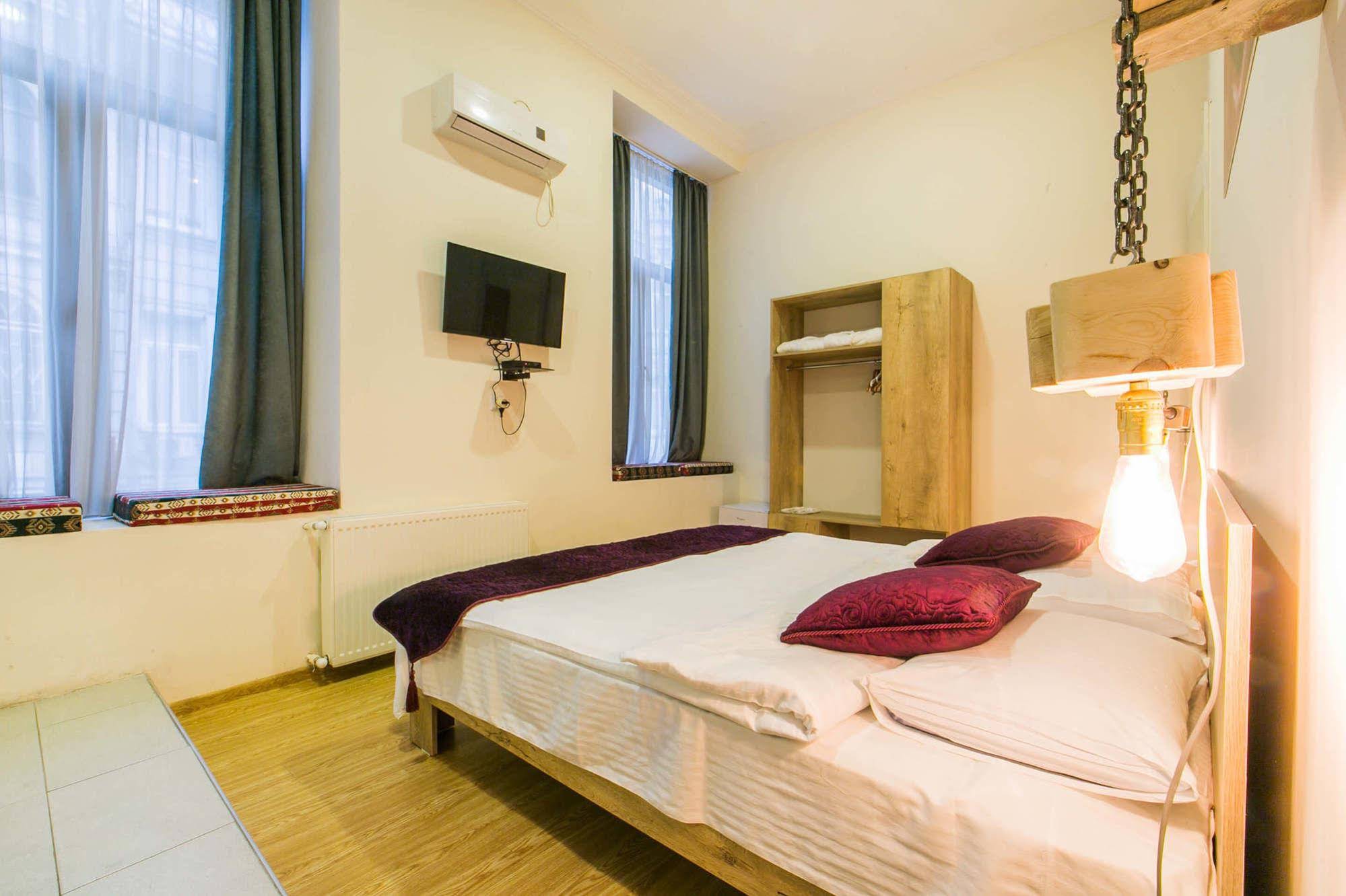 Boombully Hotel