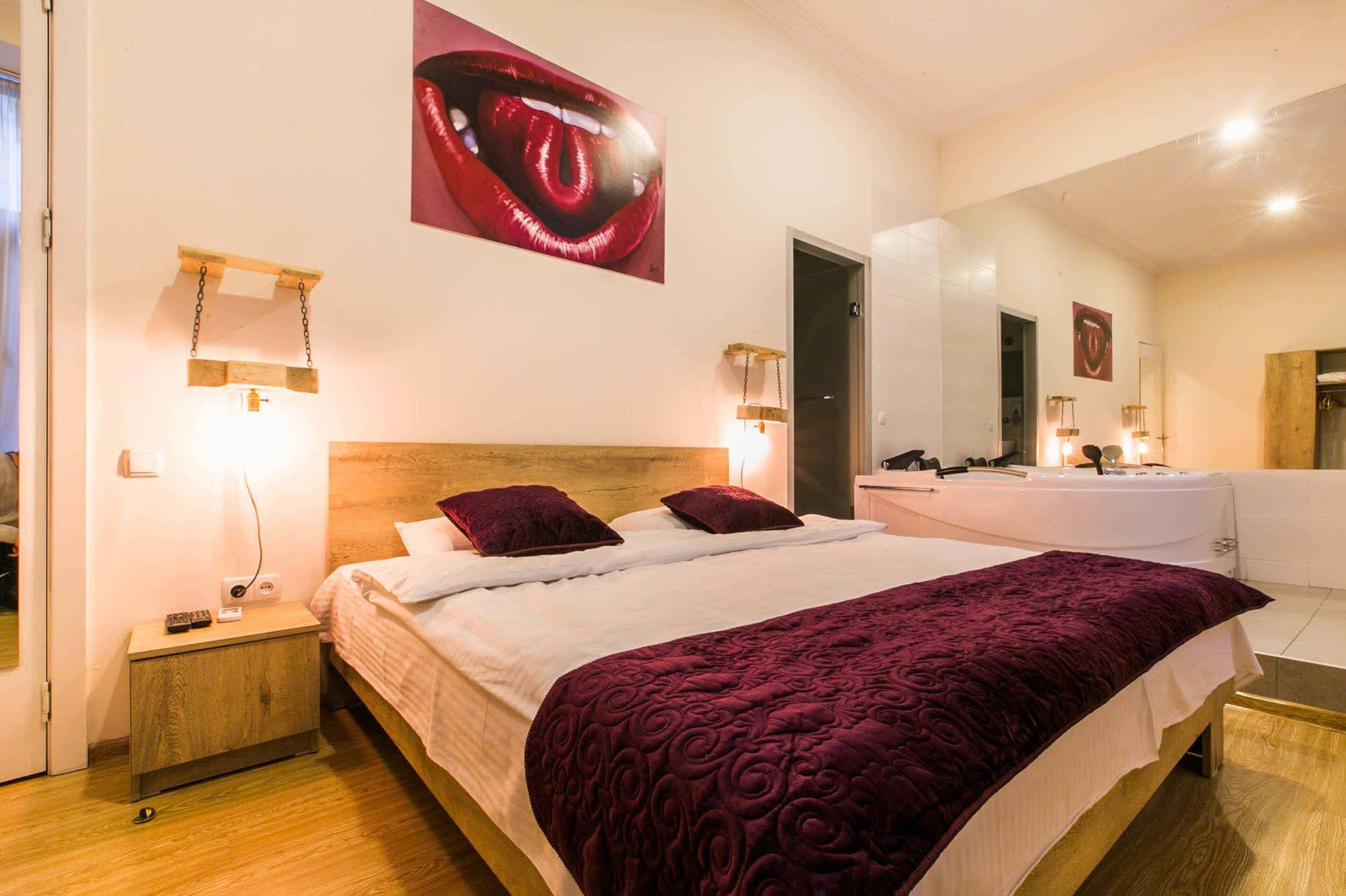 Boombully Hotel