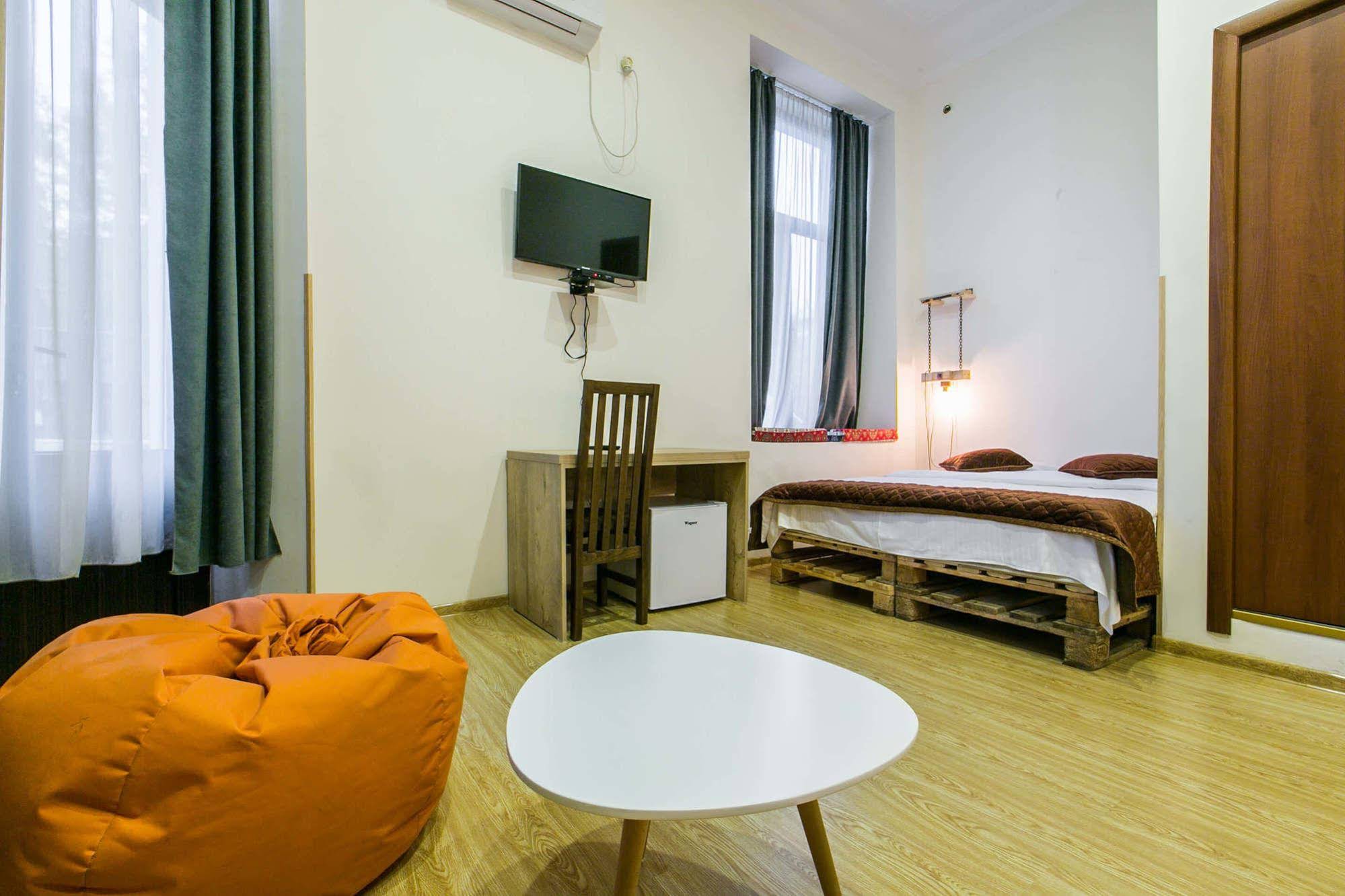 Boombully Hotel