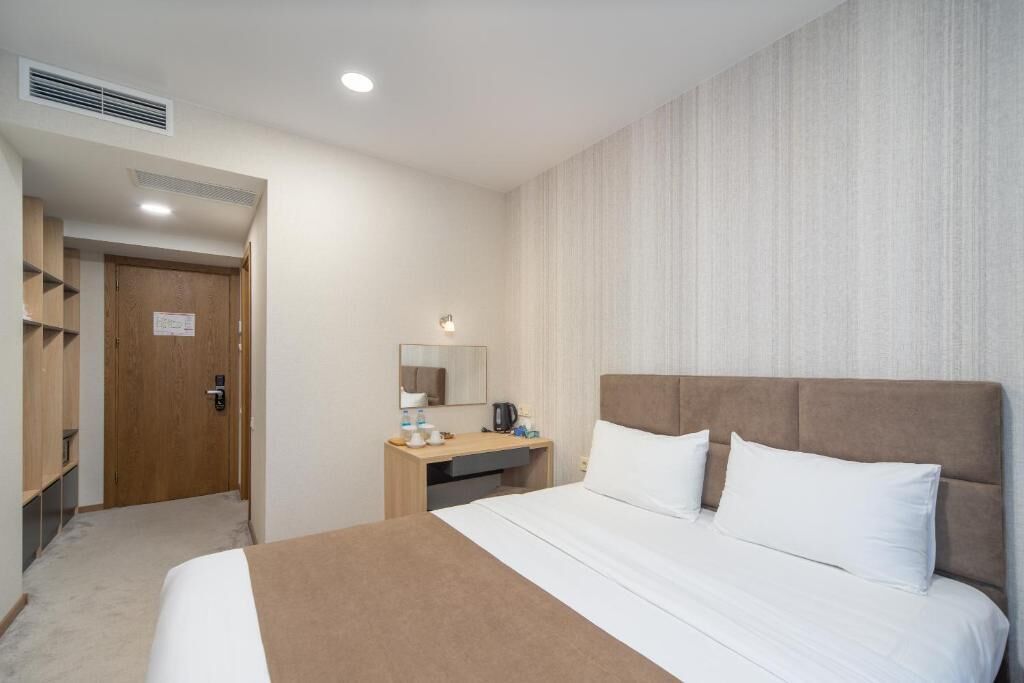 Brooch Hotel