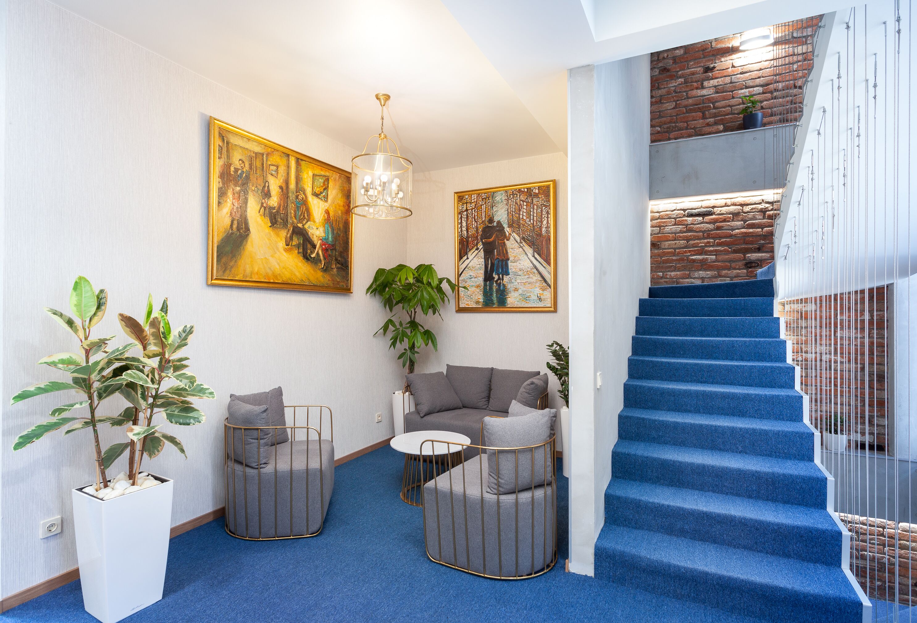 Brooch Hotel