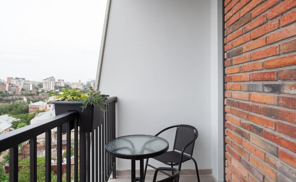 Brooch Hotel