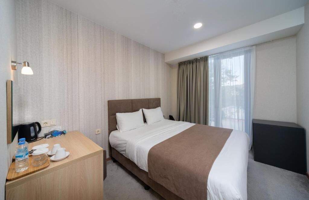 Brooch Hotel