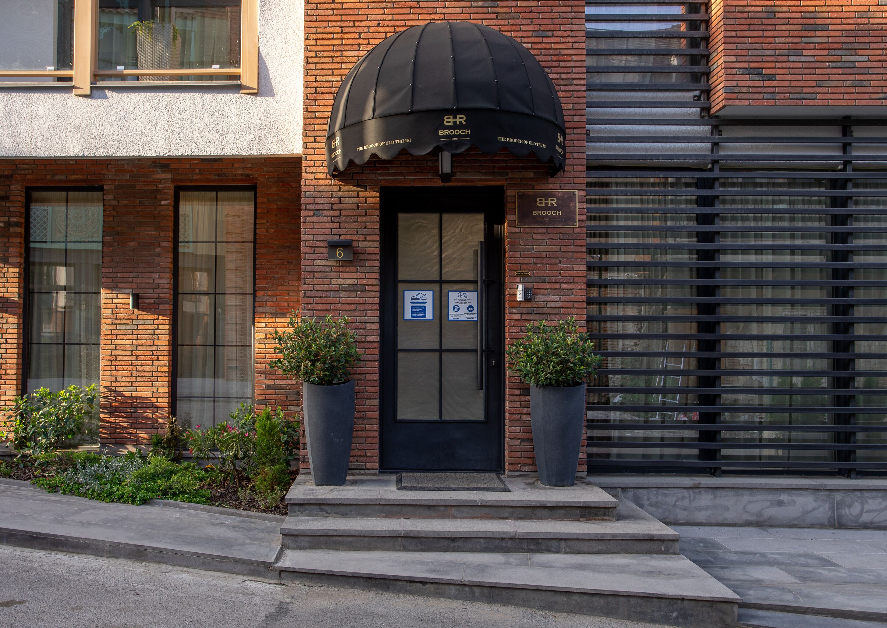 Brooch Hotel