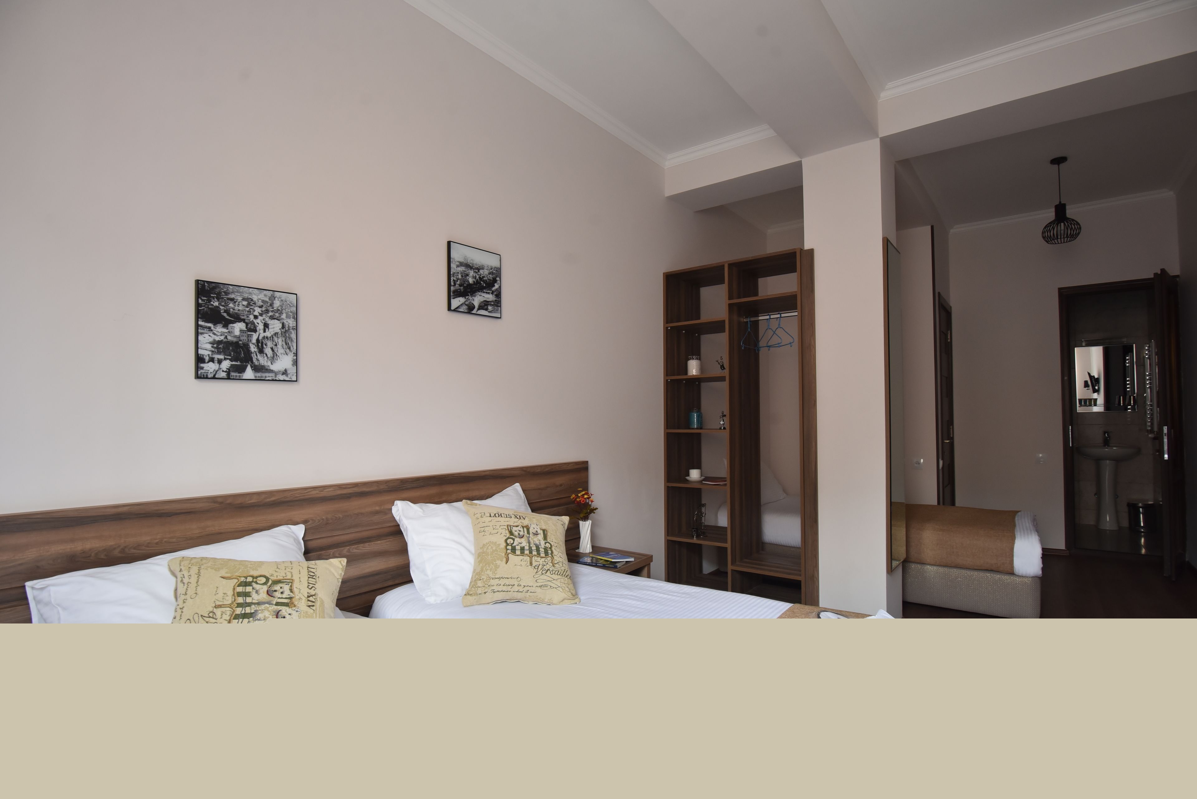 Day Room Art Hotel