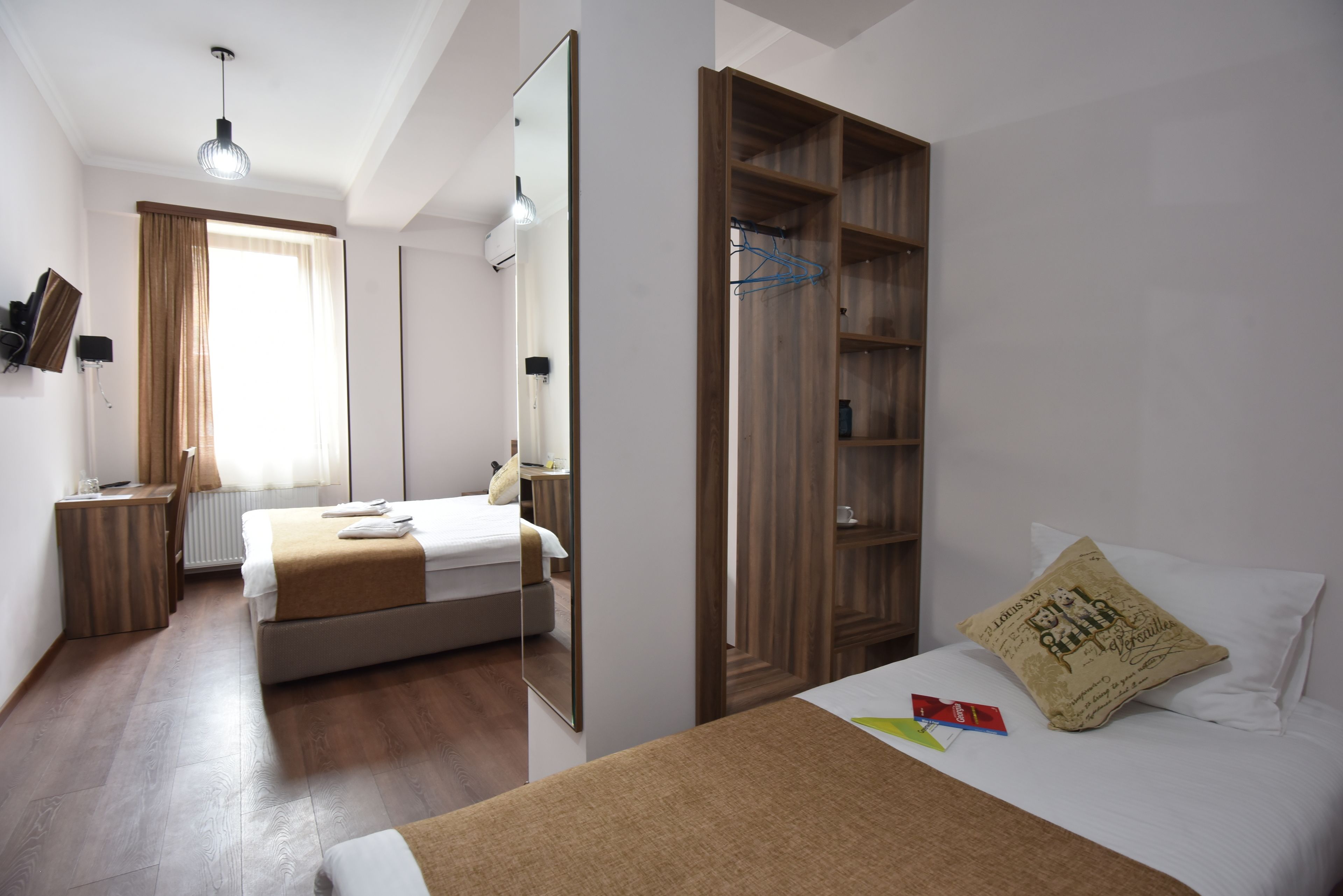 Day Room Art Hotel