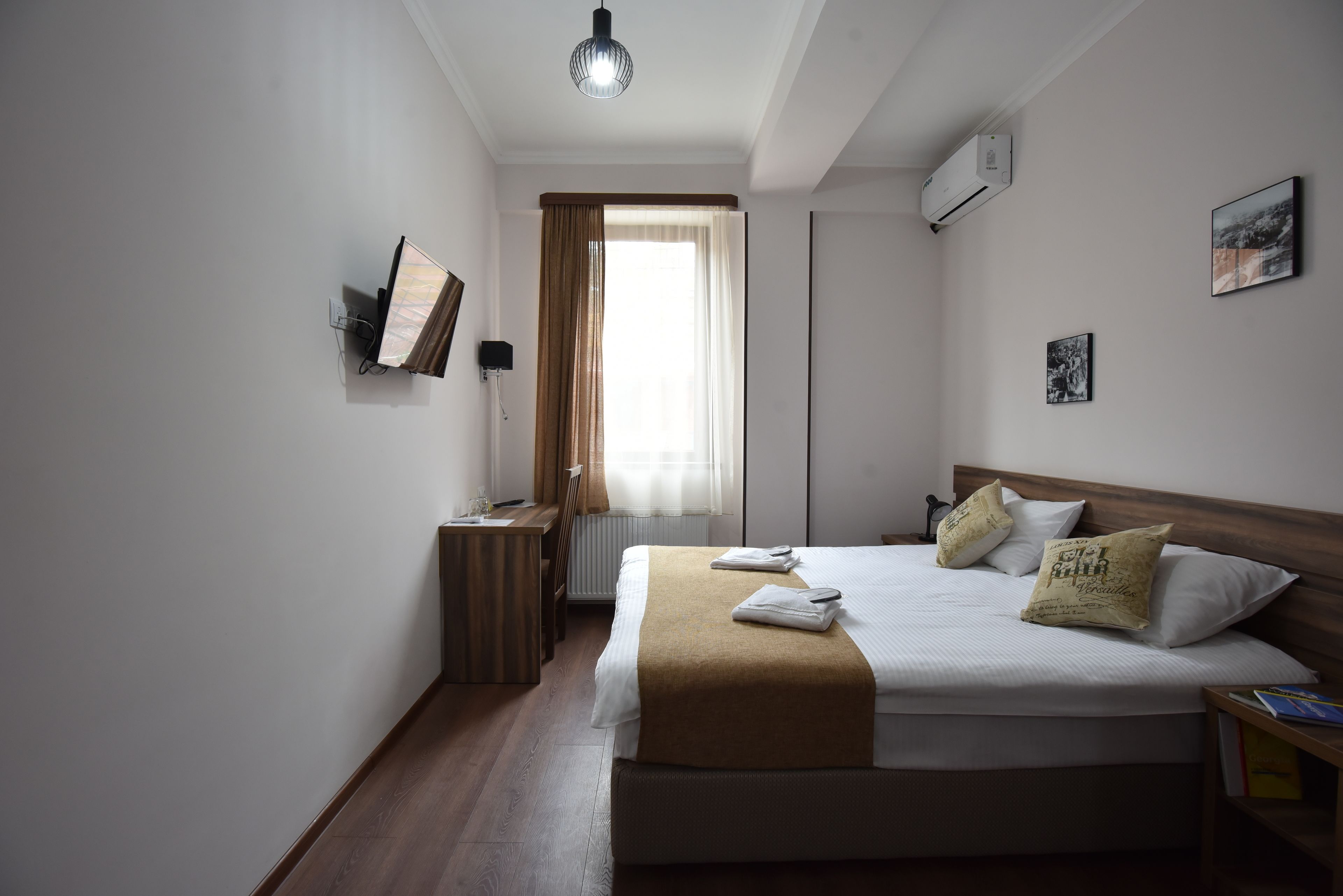 Day Room Art Hotel