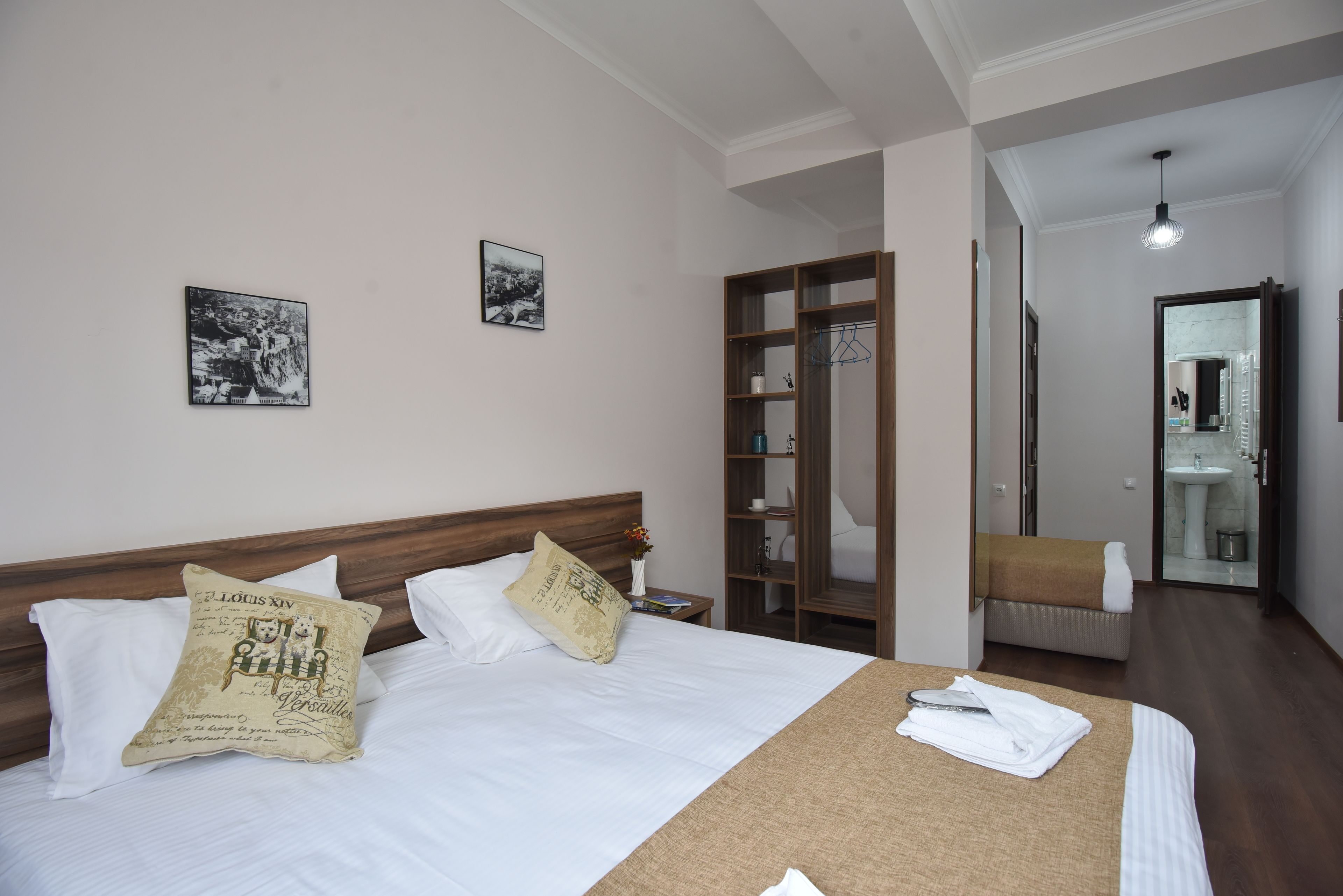 Day Room Art Hotel