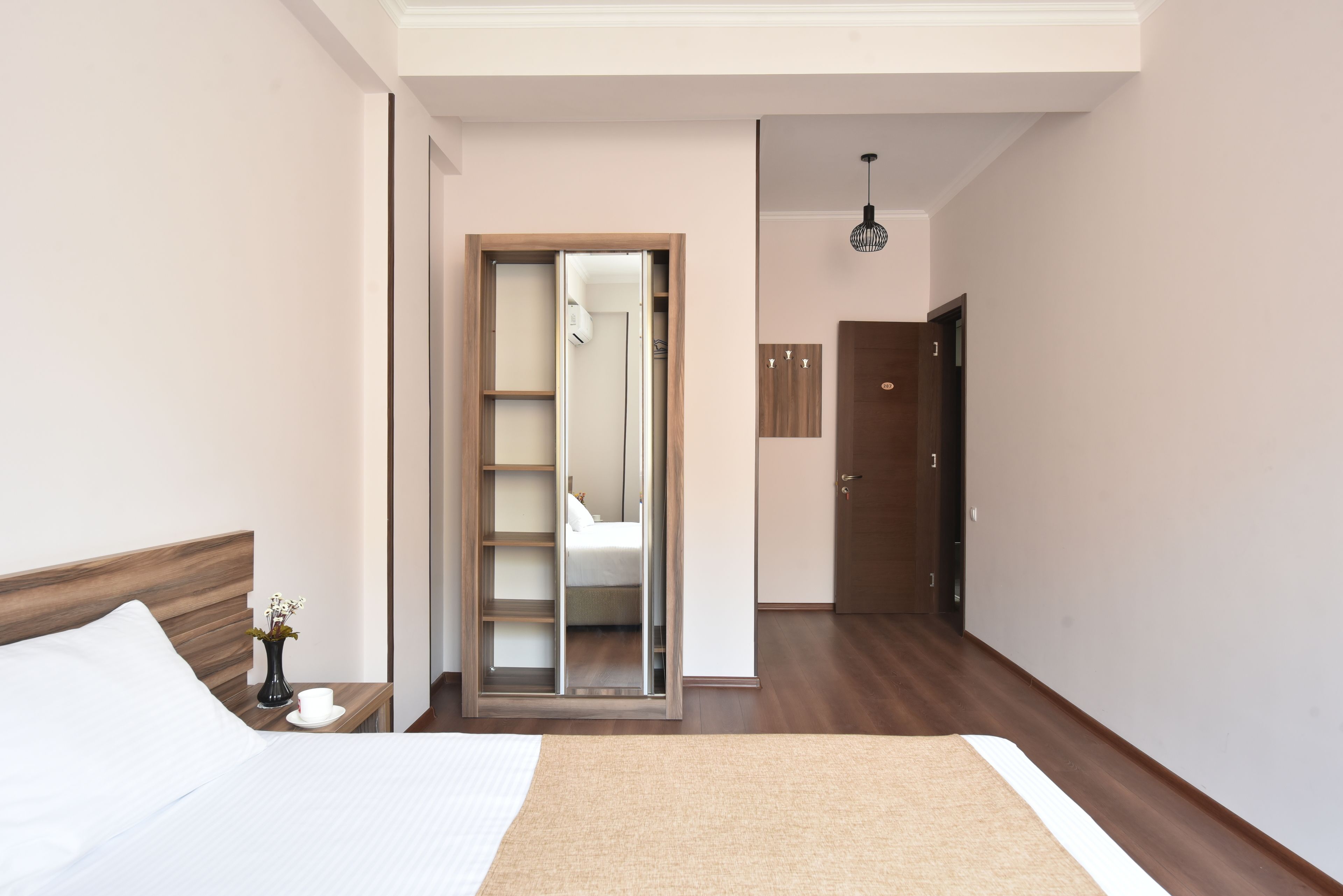 Day Room Art Hotel