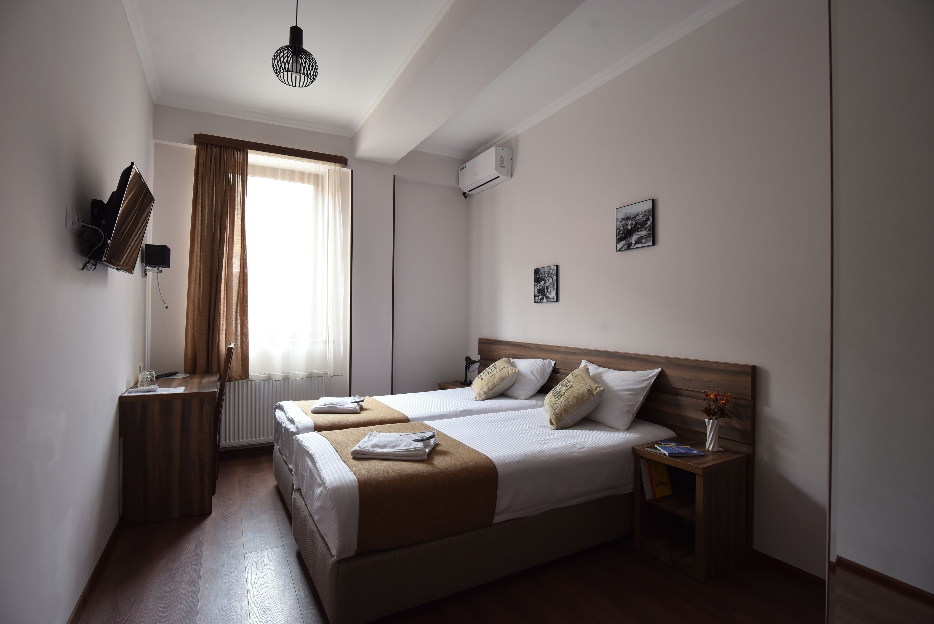 Day Room Art Hotel