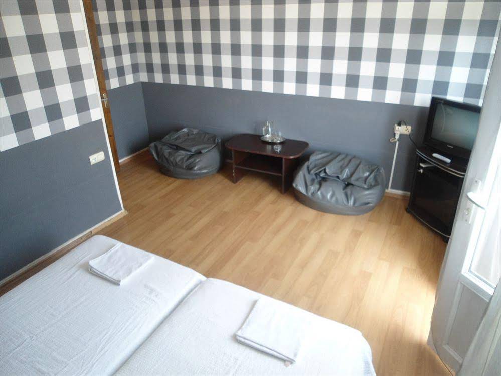 Hotel 444