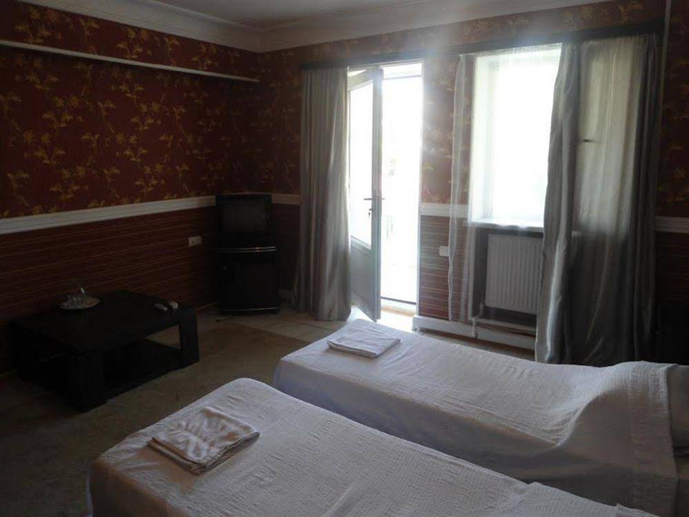 Hotel 444