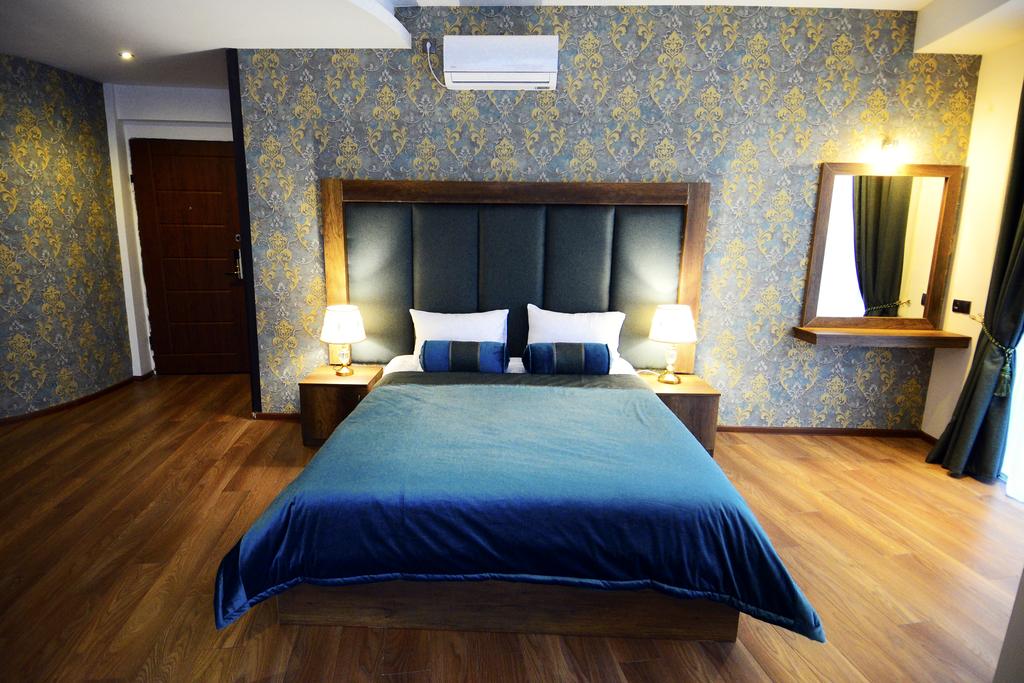Green Queen Hotel