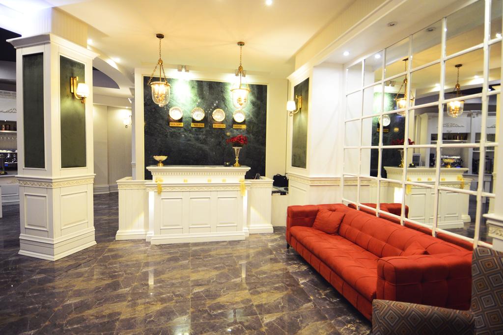 Green Queen Hotel