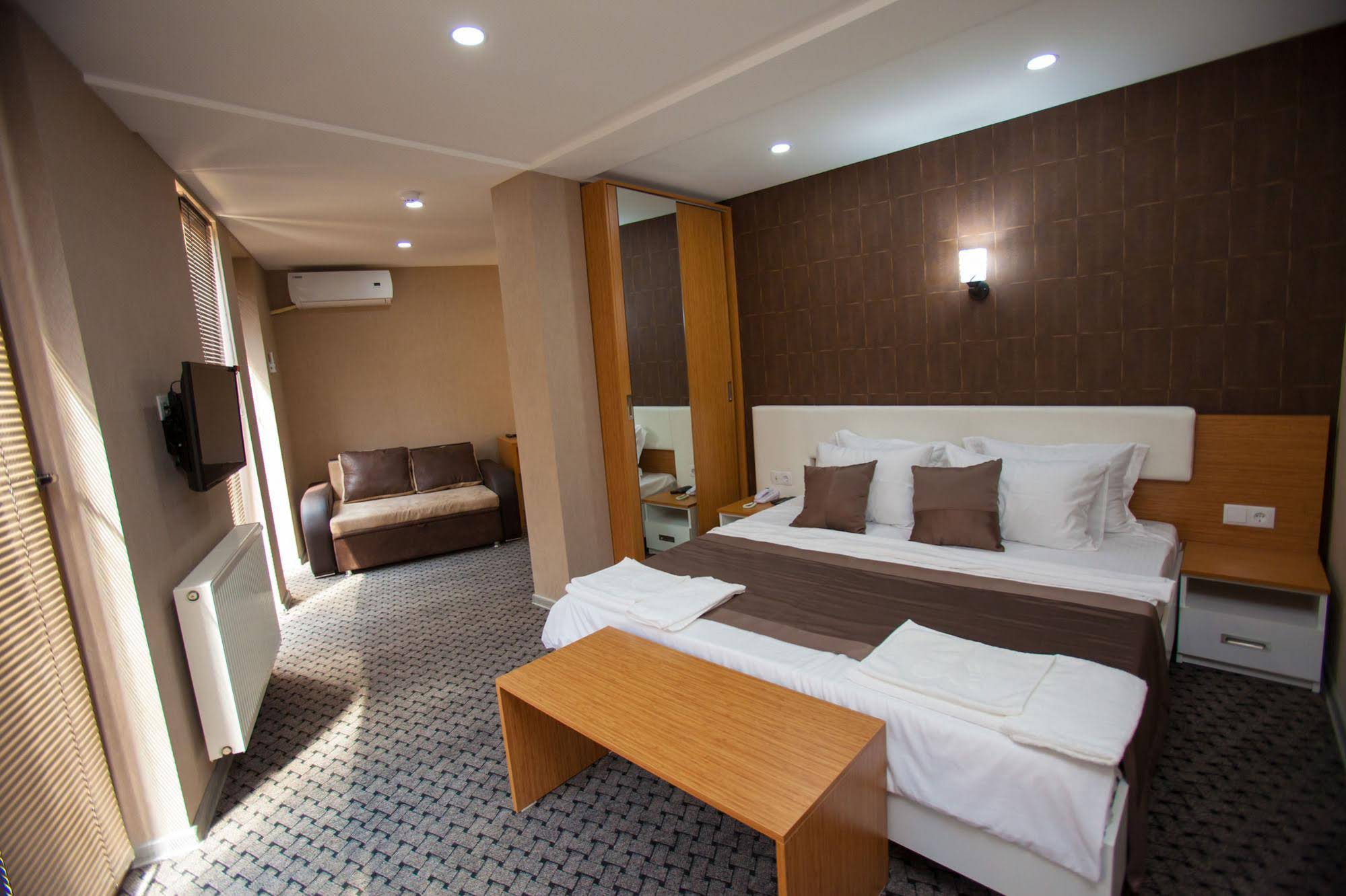Hotel Voyager