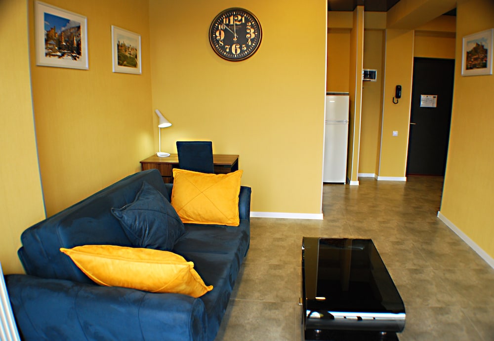 Hotel West