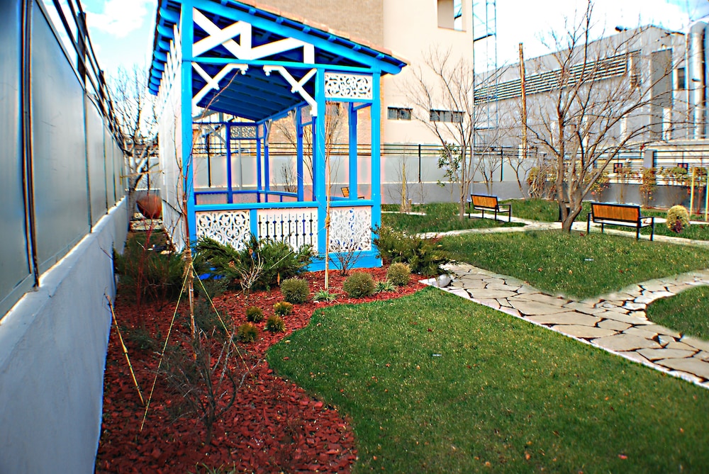 Hotel West