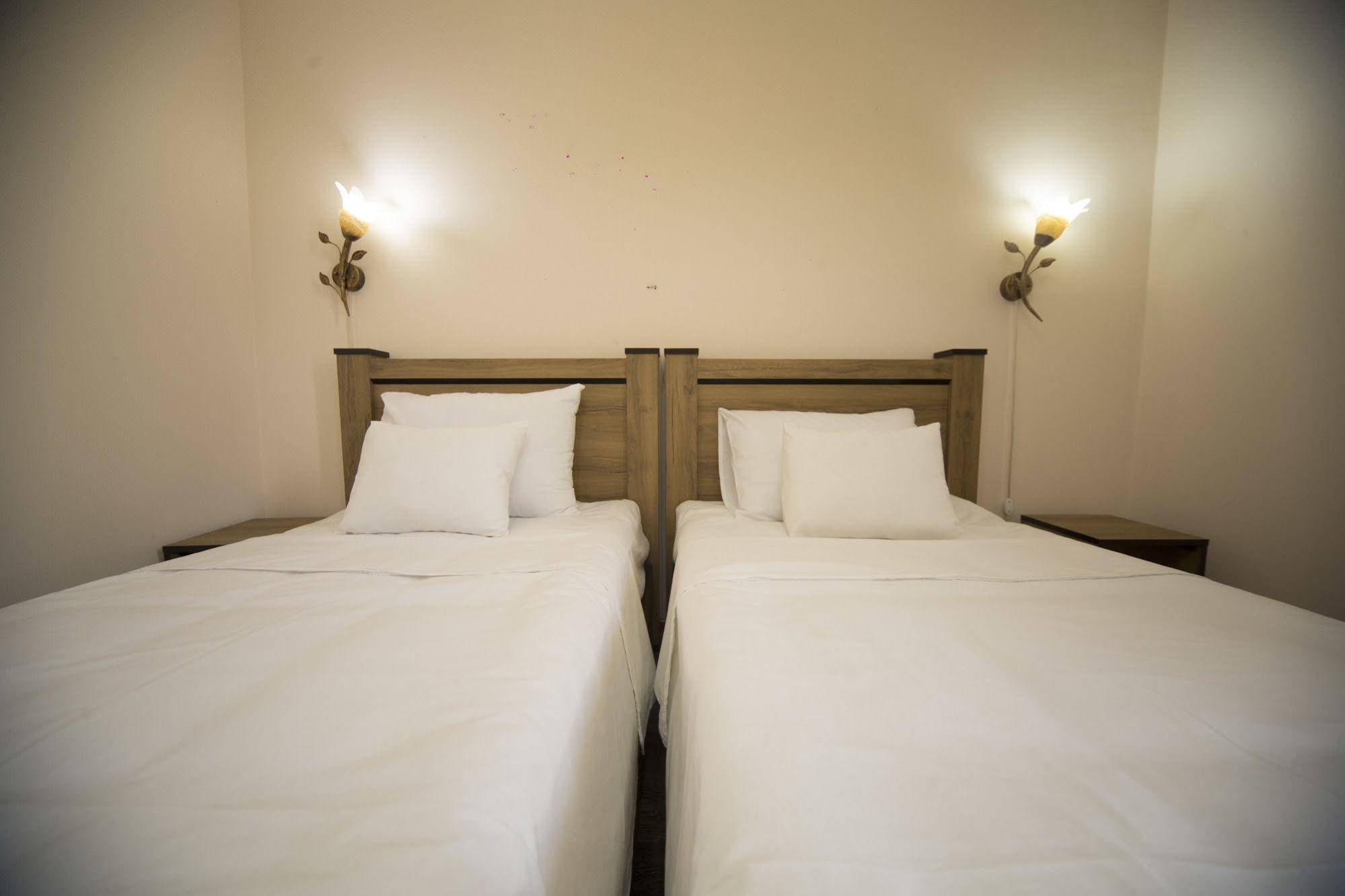 Log Inn Hotel