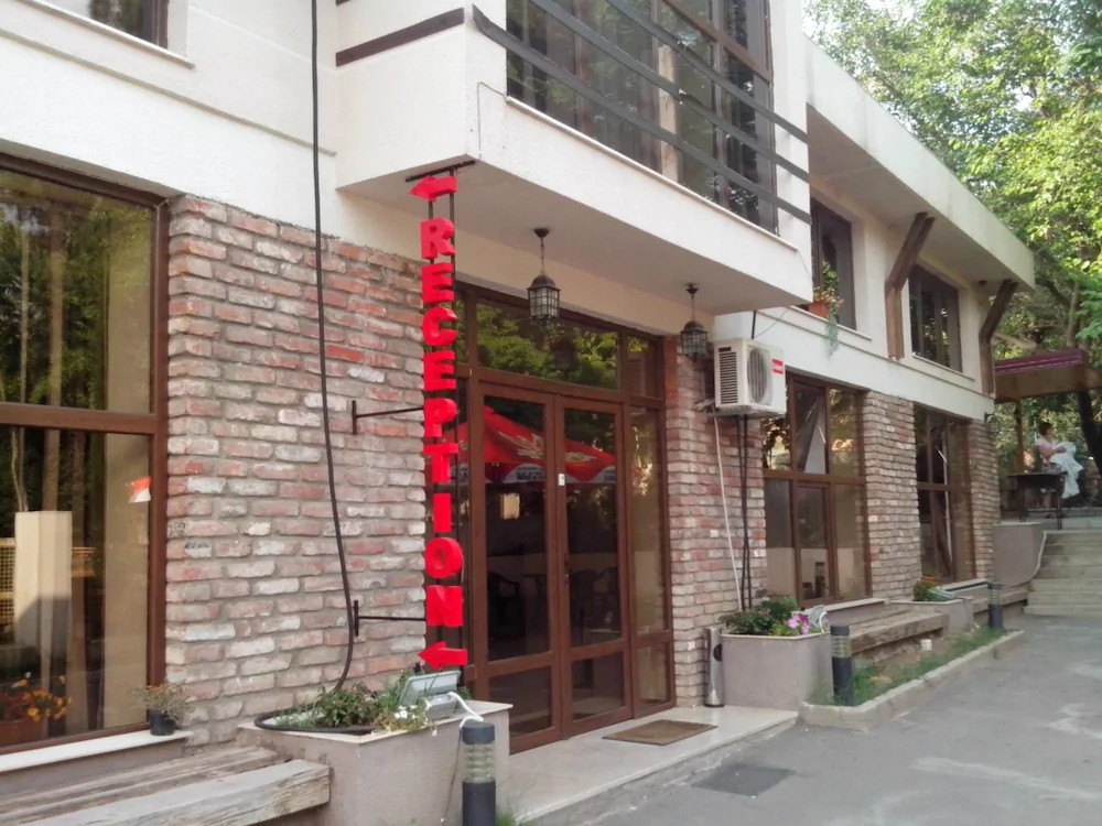 Lucky Hotel