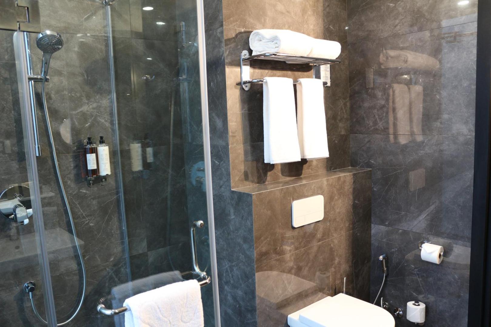 Onyx Hotel