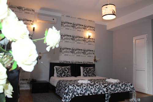 Qeroli Hotel
