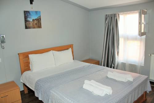 Qeroli Hotel