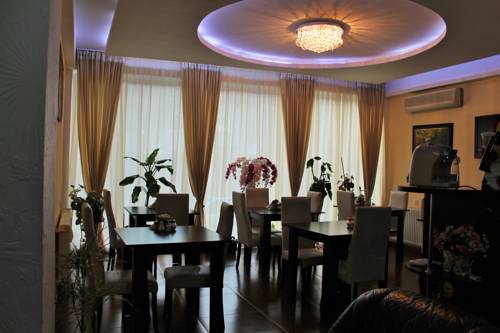 Qeroli Hotel