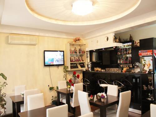 Qeroli Hotel
