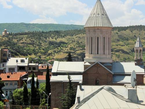 Qeroli Hotel