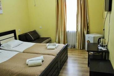 Qeroli Hotel