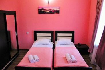 Qeroli Hotel