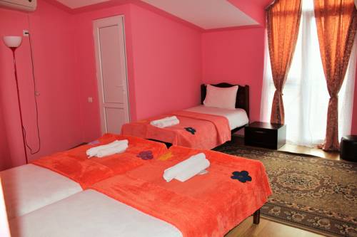 Qeroli Hotel