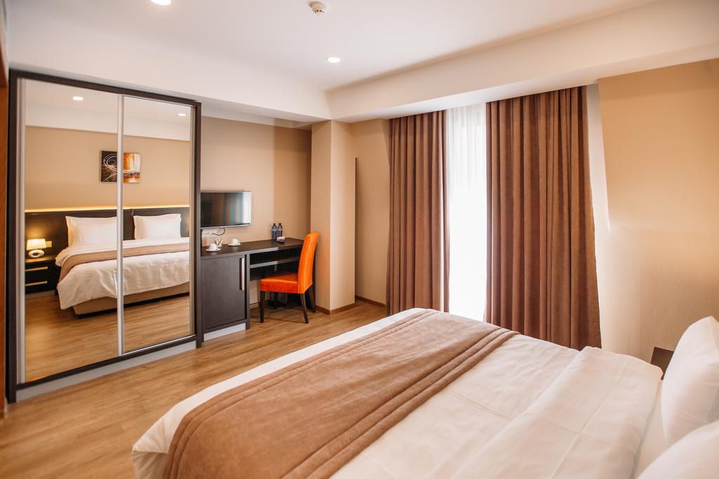 Sephia Hotel