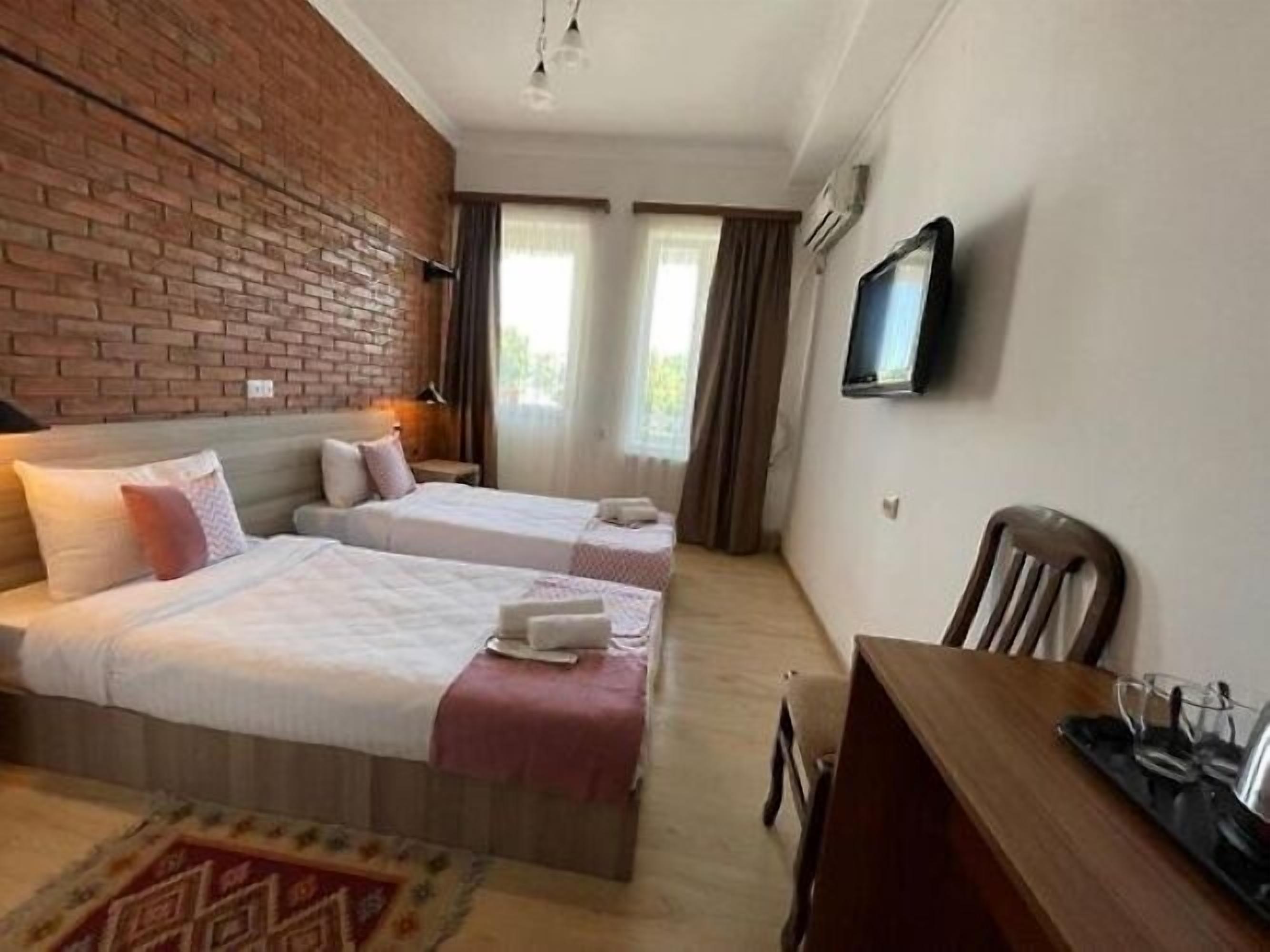 Tbil Inn Hotel