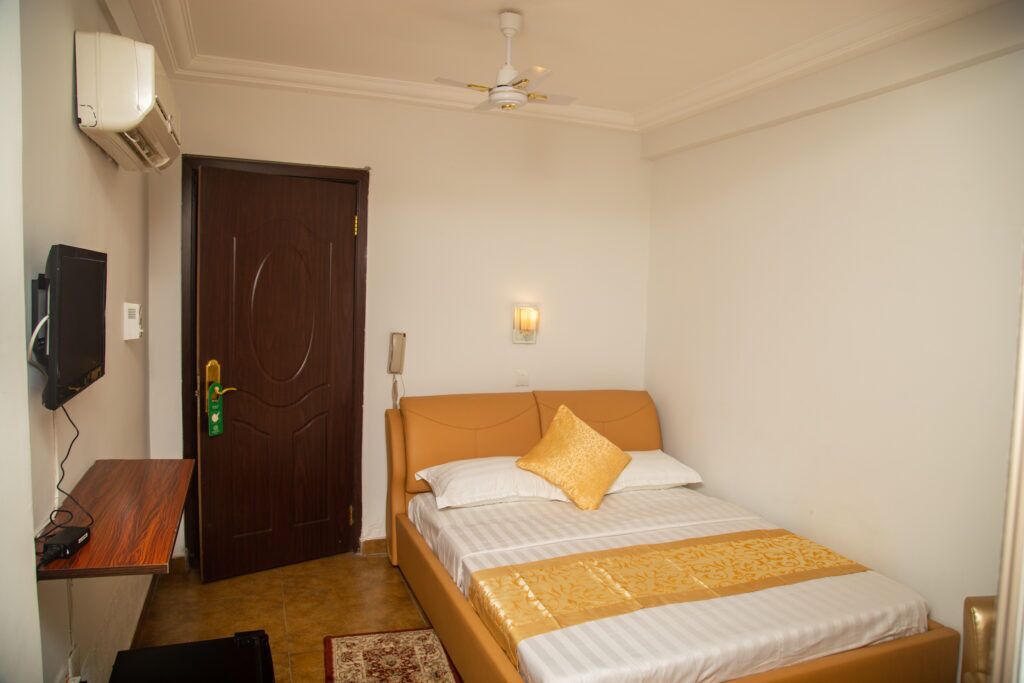 Gold Plaza Hotel
