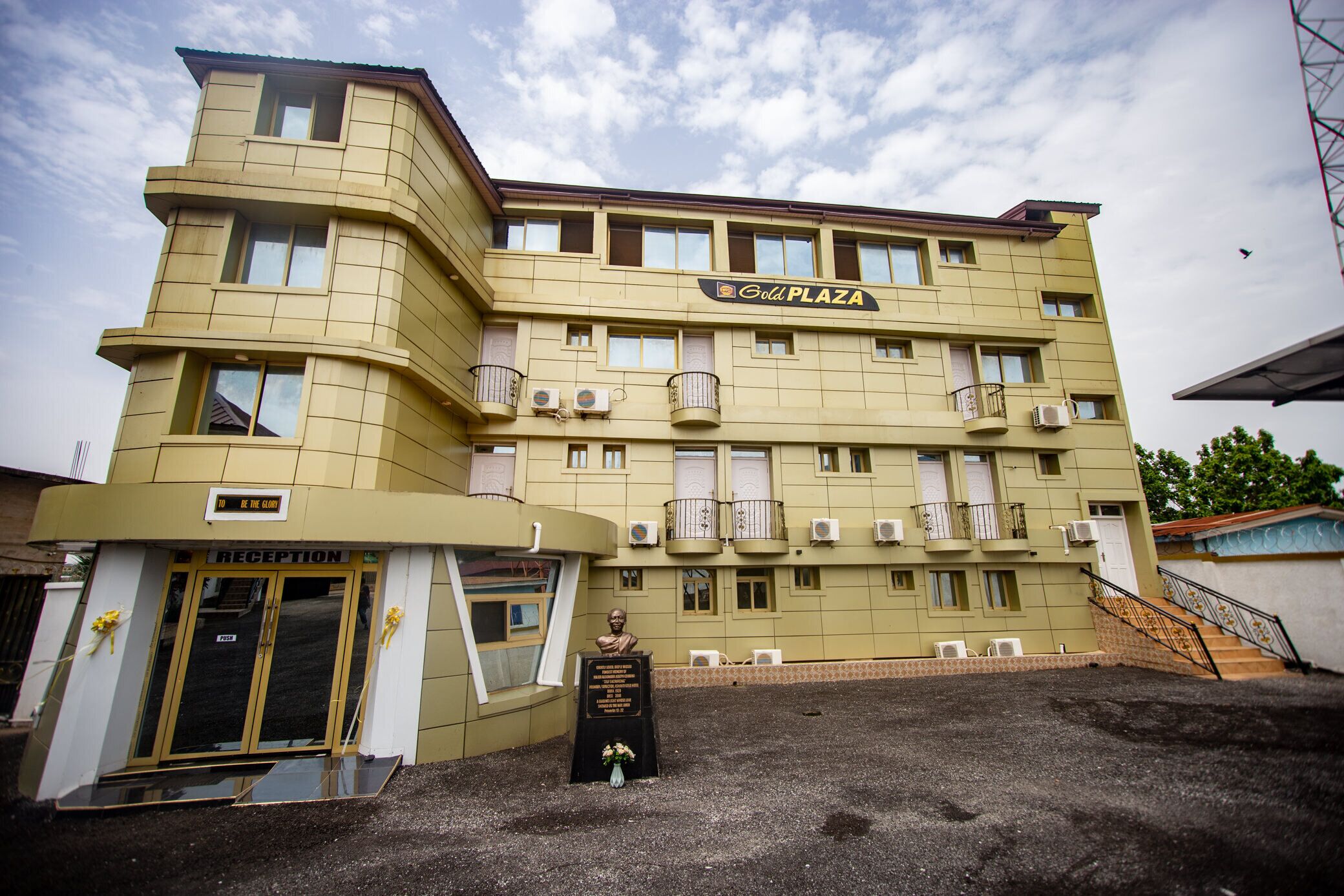 Gold Plaza Hotel