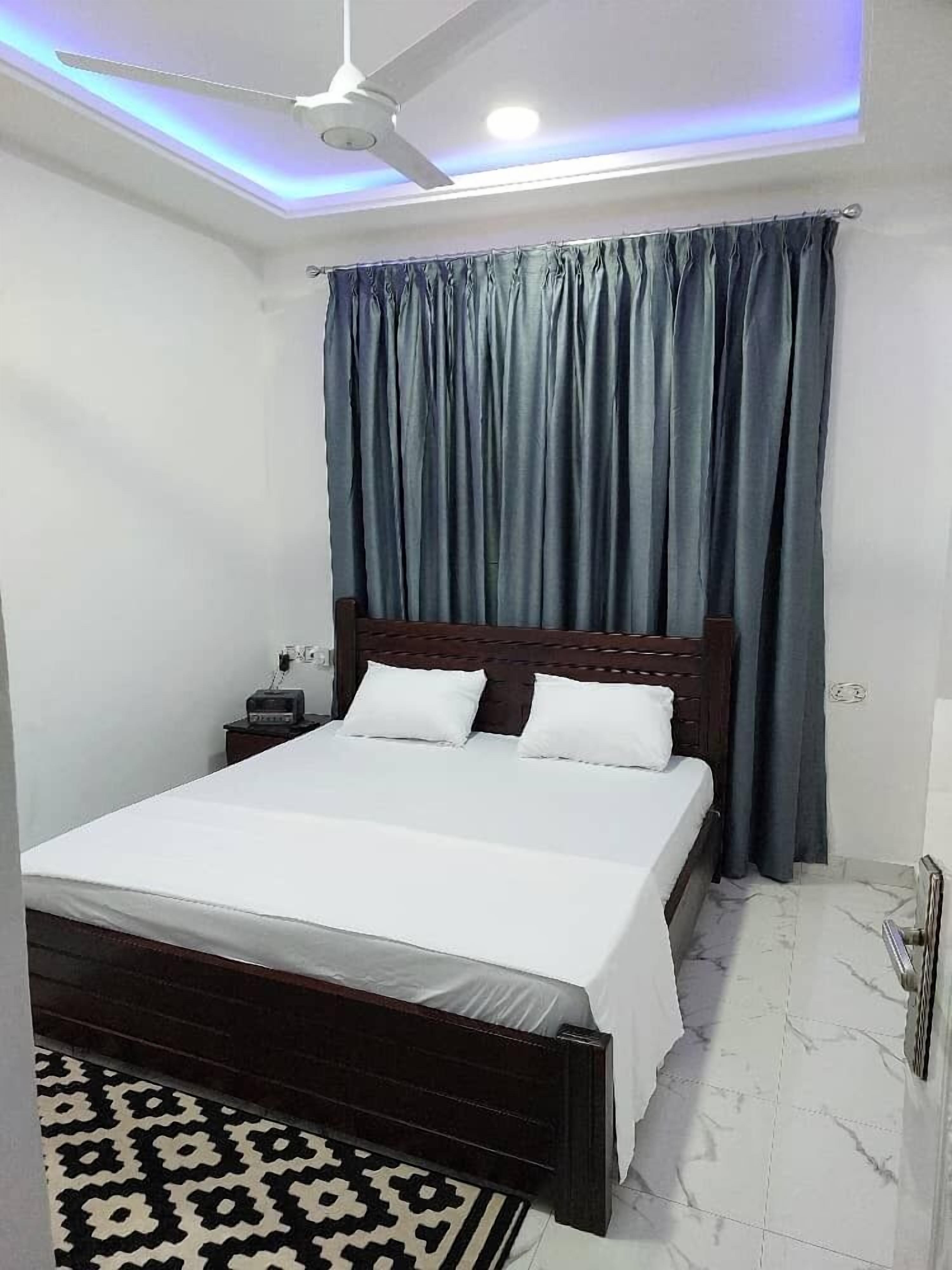 Js Way Apartments And Executive Hotel