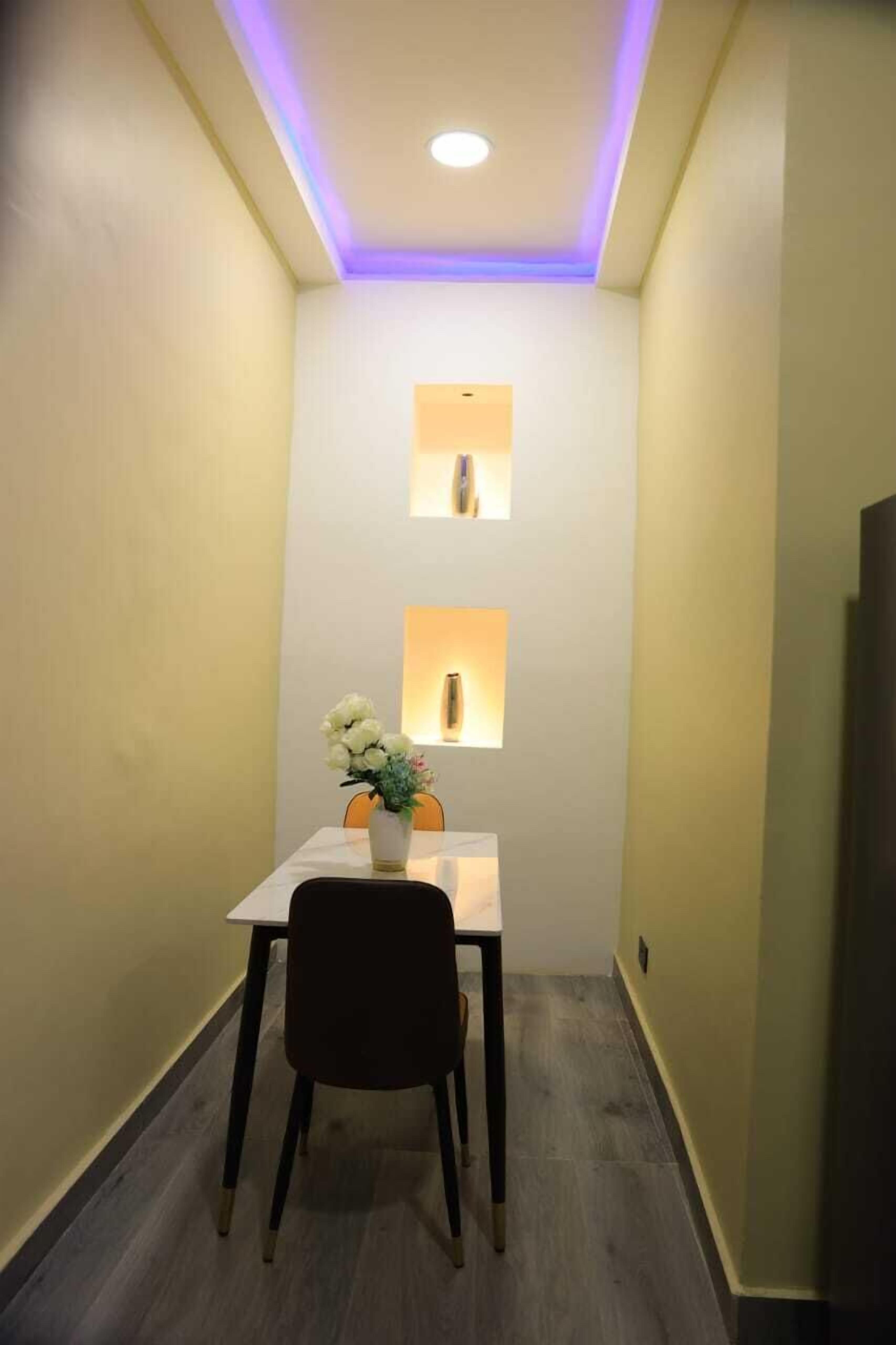 Js Way Apartments And Executive Hotel