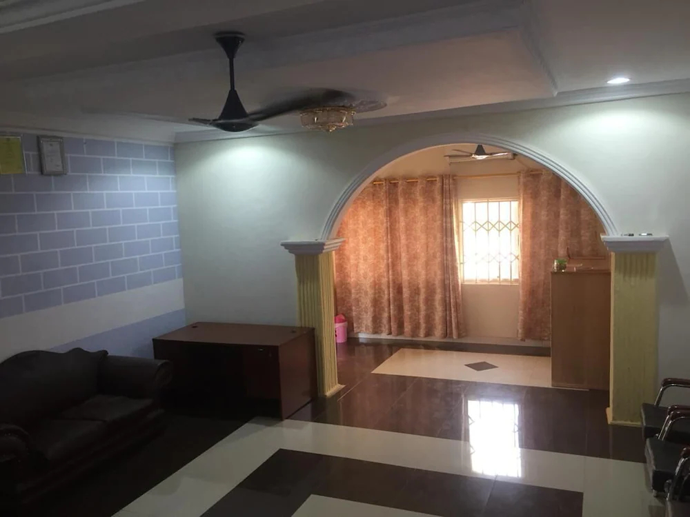 Nyaboa Hotel