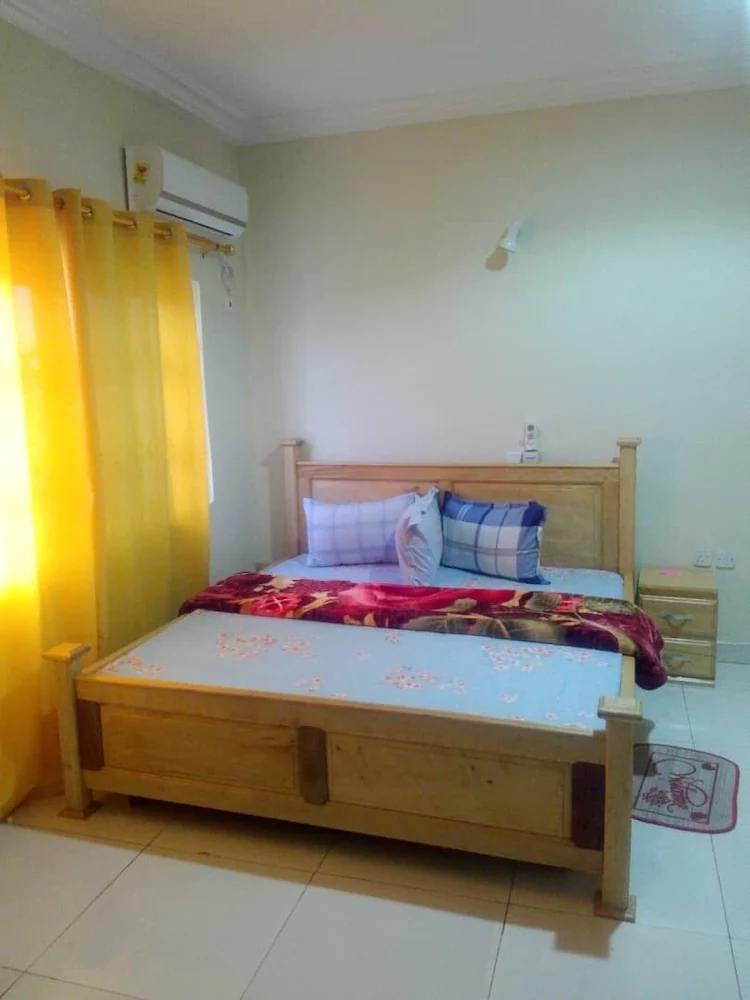 Nyaboa Hotel