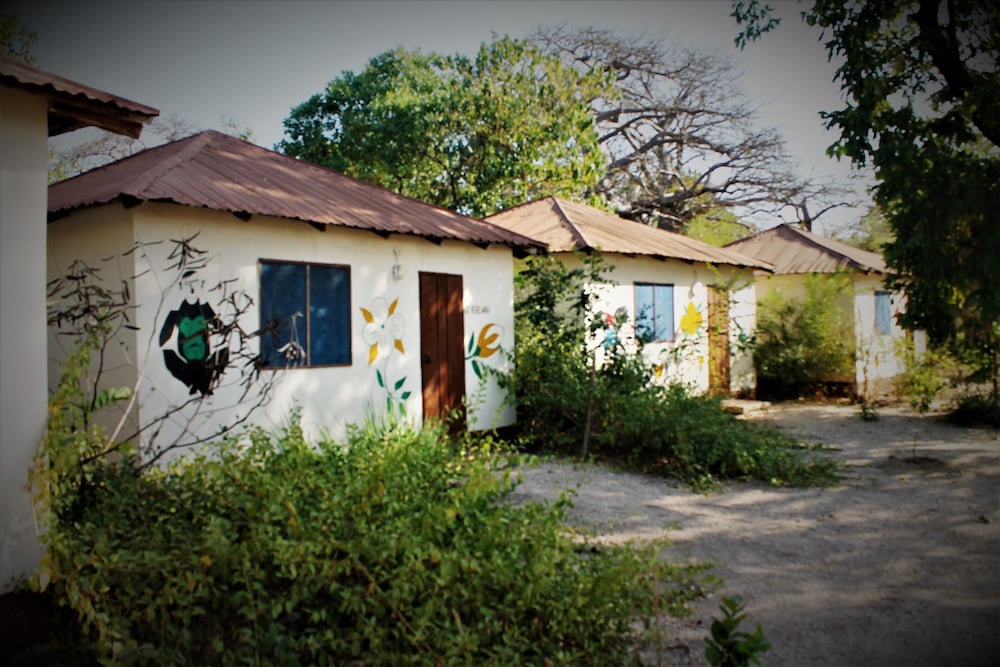 Jerreh Camp Lodge