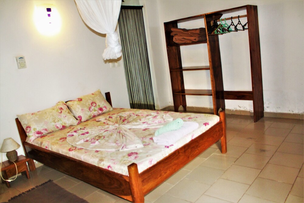 Jerreh Camp Lodge