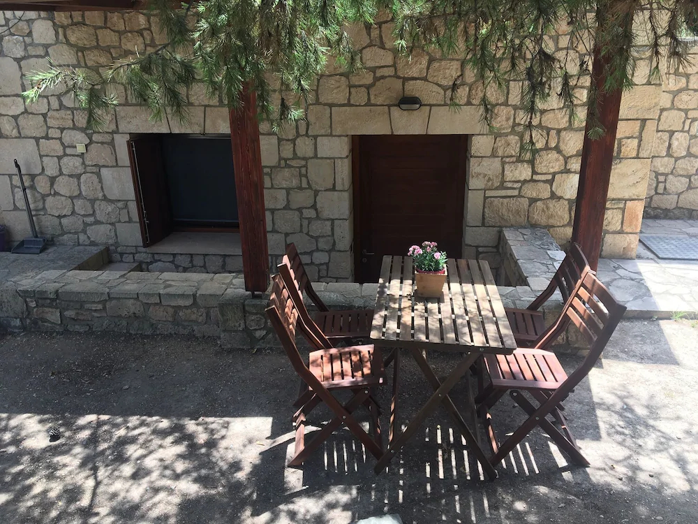 Pyrgos Ralli Estate Apartments & Suites
