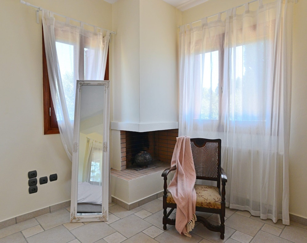 Pyrgos Ralli Estate Apartments & Suites