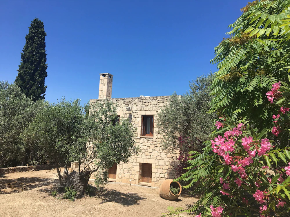 Pyrgos Ralli Estate Apartments & Suites