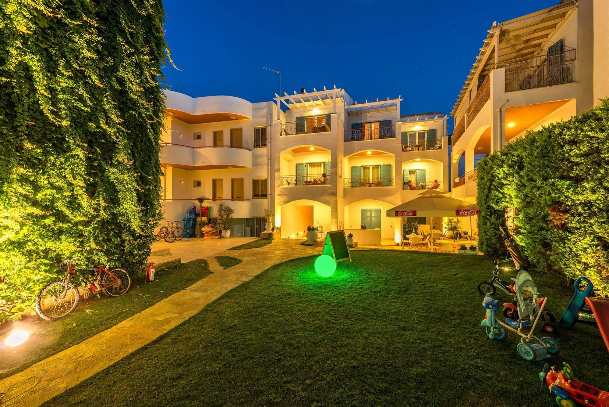 Oasis Beach Hotel & Spa