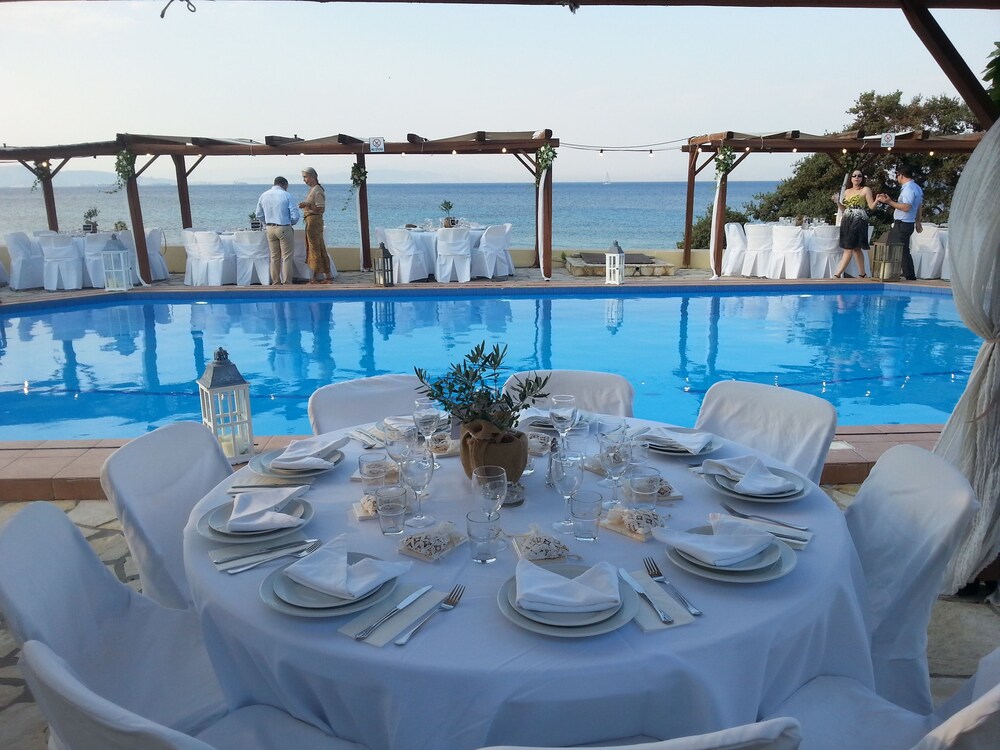 Irides Luxury Beach Hotel